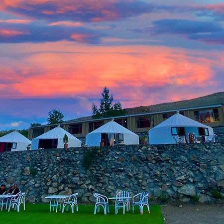 Apex Hotels And Resorts Hussaini Karimabad  Exterior foto