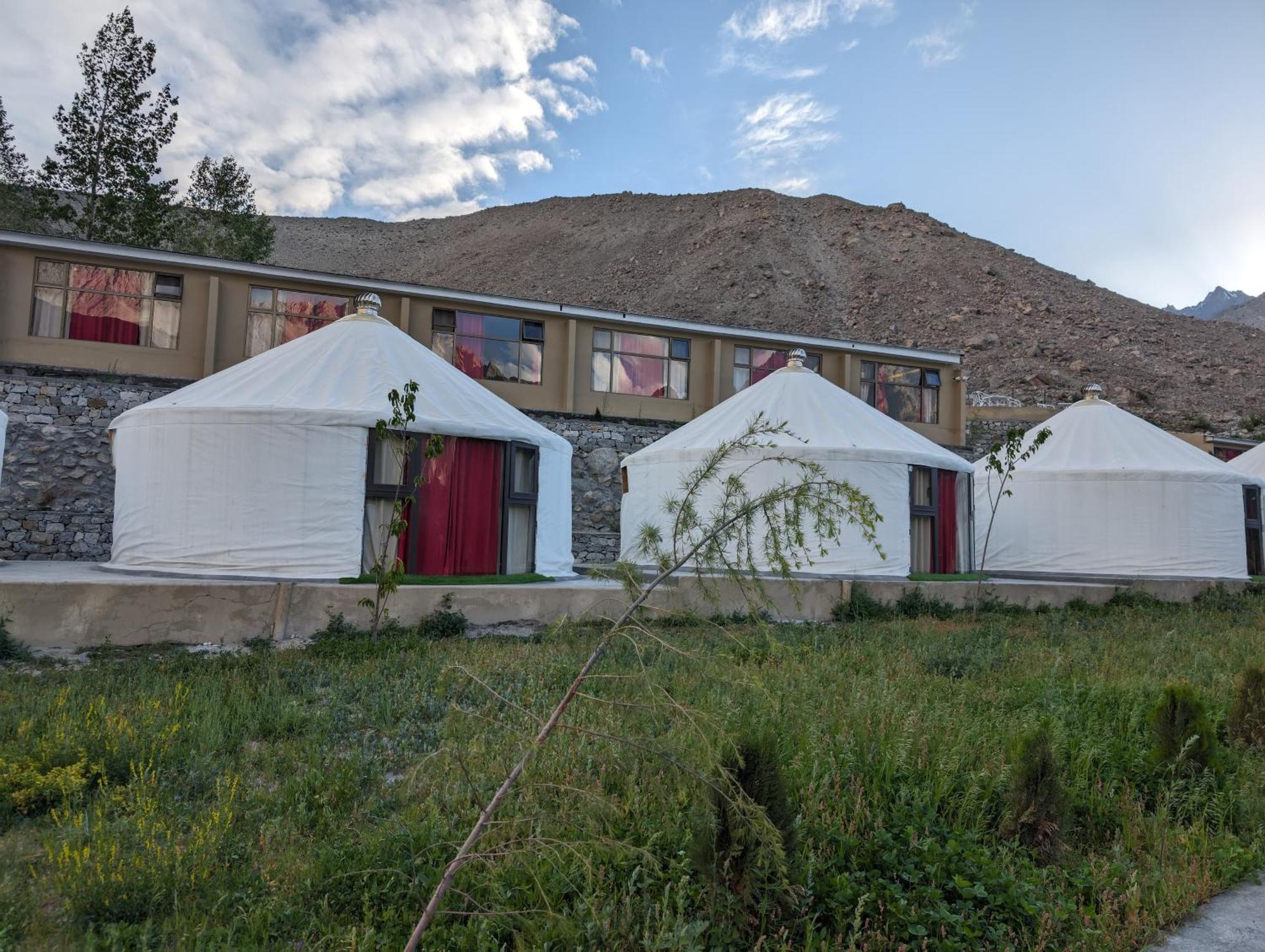 Apex Hotels And Resorts Hussaini Karimabad  Exterior foto